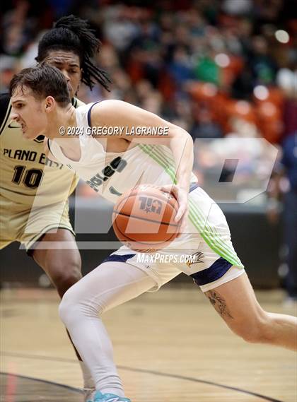 Thumbnail 2 in V.R. Eaton vs. Plano East (UIL Basketball 6A Regional Semifinal) photogallery.