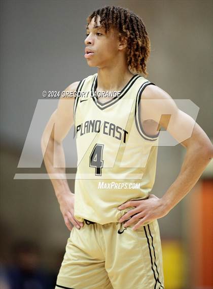 Thumbnail 3 in V.R. Eaton vs. Plano East (UIL Basketball 6A Regional Semifinal) photogallery.