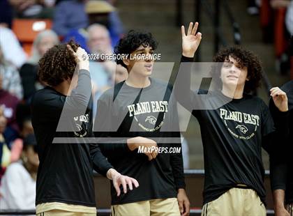 Thumbnail 1 in V.R. Eaton vs. Plano East (UIL Basketball 6A Regional Semifinal) photogallery.