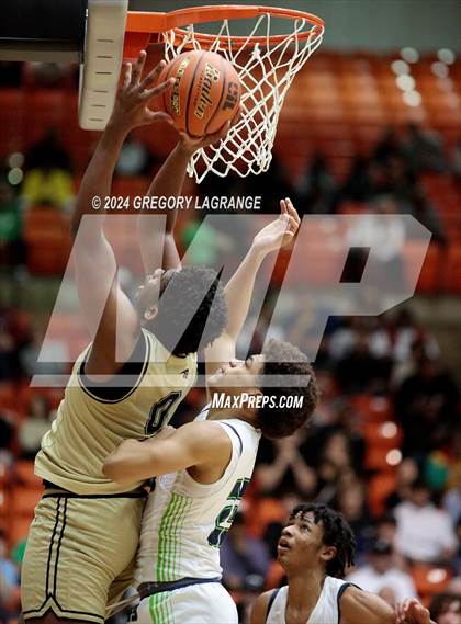 Thumbnail 2 in V.R. Eaton vs. Plano East (UIL Basketball 6A Regional Semifinal) photogallery.