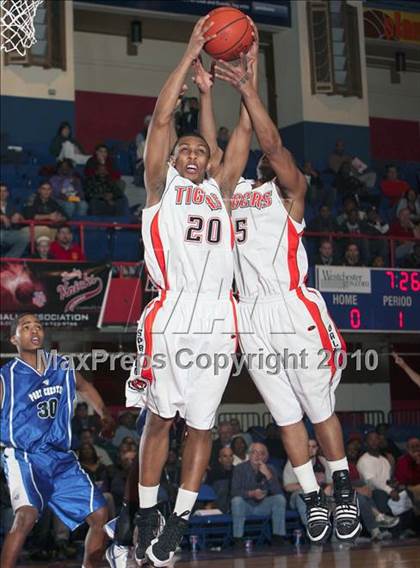 Thumbnail 2 in Port Chester vs Spring Valley (Section 1 Class A Semifinal) photogallery.