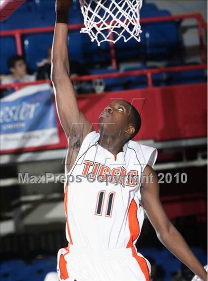 Thumbnail 3 in Port Chester vs Spring Valley (Section 1 Class A Semifinal) photogallery.