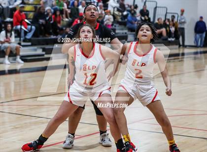Thumbnail 3 in Brusly vs. Glen Oaks (LHSAA 3A Bi-District Playoff) photogallery.