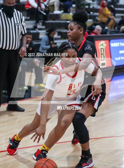 Thumbnail 2 in Brusly vs. Glen Oaks (LHSAA 3A Bi-District Playoff) photogallery.