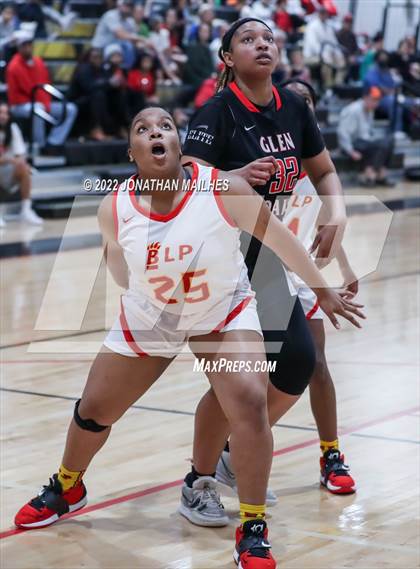 Thumbnail 2 in Brusly vs. Glen Oaks (LHSAA 3A Bi-District Playoff) photogallery.