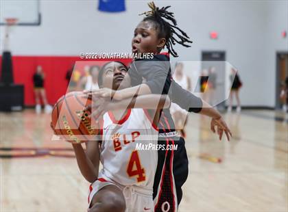 Thumbnail 2 in Brusly vs. Glen Oaks (LHSAA 3A Bi-District Playoff) photogallery.