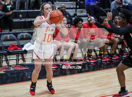Thumbnail 1 in Brusly vs. Glen Oaks (LHSAA 3A Bi-District Playoff) photogallery.