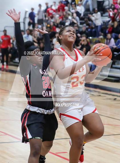 Thumbnail 3 in Brusly vs. Glen Oaks (LHSAA 3A Bi-District Playoff) photogallery.