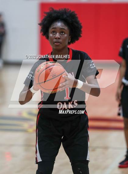 Thumbnail 1 in Brusly vs. Glen Oaks (LHSAA 3A Bi-District Playoff) photogallery.