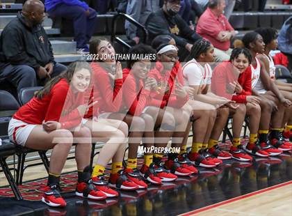 Thumbnail 3 in Brusly vs. Glen Oaks (LHSAA 3A Bi-District Playoff) photogallery.