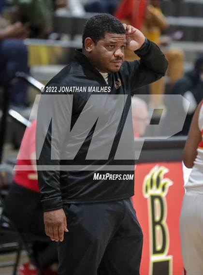 Thumbnail 1 in Brusly vs. Glen Oaks (LHSAA 3A Bi-District Playoff) photogallery.
