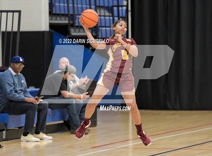 Thumbnail 1 in Carondelet vs. Christ the King (NIKE Tournament of Champions) photogallery.