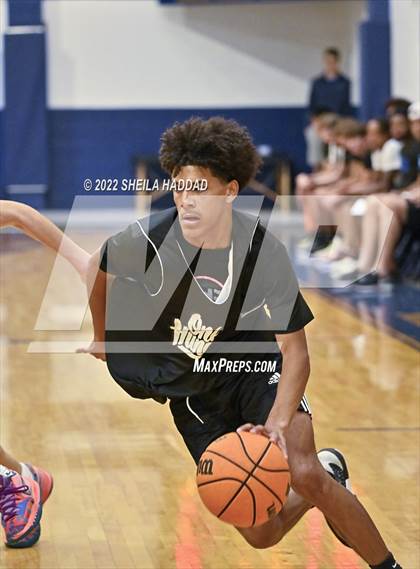 Thumbnail 2 in East Lake vs Santa Fe Catholic. (The Hoop Vibe) photogallery.