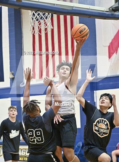 Thumbnail 2 in East Lake vs Santa Fe Catholic. (The Hoop Vibe) photogallery.
