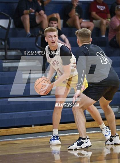 Thumbnail 2 in East Lake vs Santa Fe Catholic. (The Hoop Vibe) photogallery.
