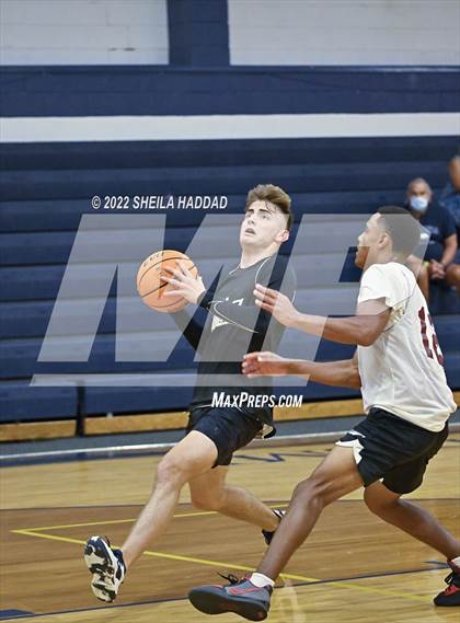 Thumbnail 2 in East Lake vs Santa Fe Catholic. (The Hoop Vibe) photogallery.