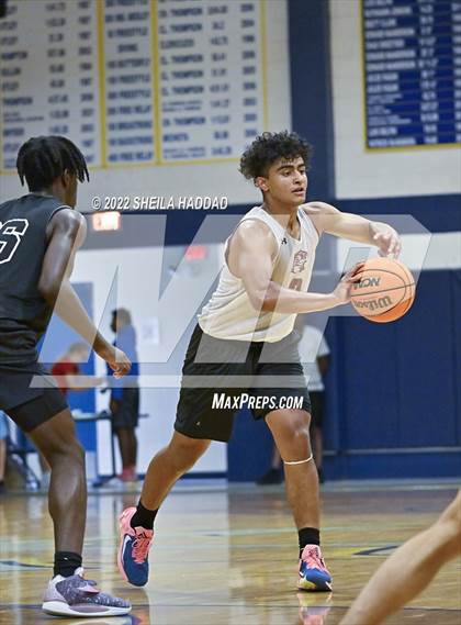 Thumbnail 2 in East Lake vs Santa Fe Catholic. (The Hoop Vibe) photogallery.