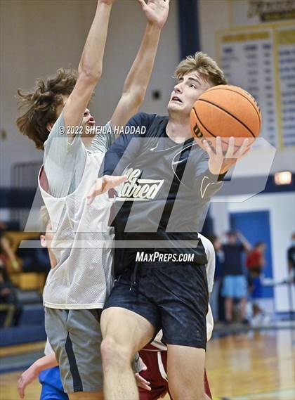Thumbnail 1 in East Lake vs Santa Fe Catholic. (The Hoop Vibe) photogallery.