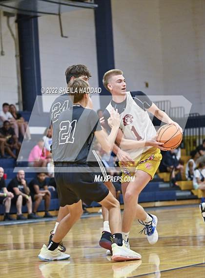 Thumbnail 3 in East Lake vs Santa Fe Catholic. (The Hoop Vibe) photogallery.
