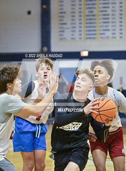 Thumbnail 3 in East Lake vs Santa Fe Catholic. (The Hoop Vibe) photogallery.