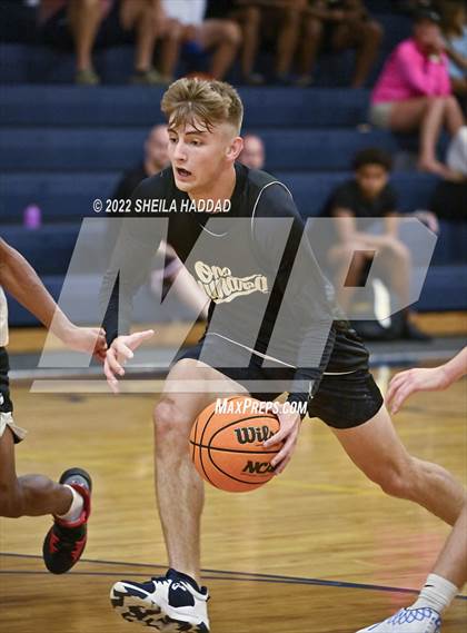 Thumbnail 3 in East Lake vs Santa Fe Catholic. (The Hoop Vibe) photogallery.