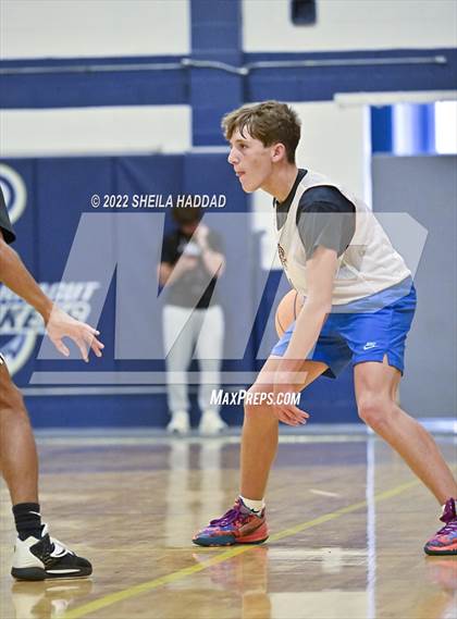 Thumbnail 1 in East Lake vs Santa Fe Catholic. (The Hoop Vibe) photogallery.