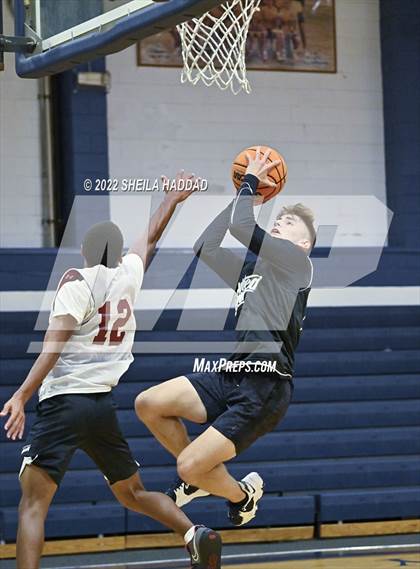 Thumbnail 3 in East Lake vs Santa Fe Catholic. (The Hoop Vibe) photogallery.