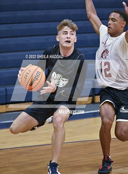 Thumbnail 2 in East Lake vs Santa Fe Catholic. (The Hoop Vibe) photogallery.