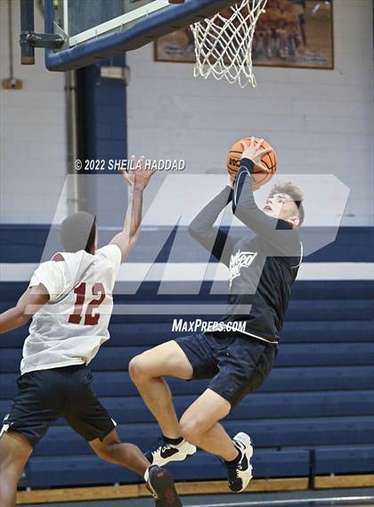 Thumbnail 1 in East Lake vs Santa Fe Catholic. (The Hoop Vibe) photogallery.