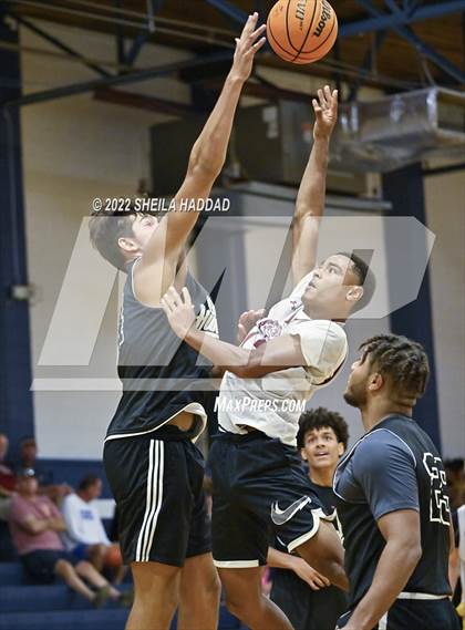 Thumbnail 3 in East Lake vs Santa Fe Catholic. (The Hoop Vibe) photogallery.
