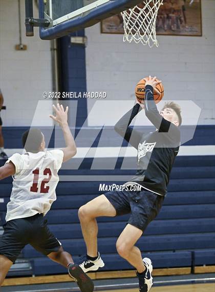 Thumbnail 2 in East Lake vs Santa Fe Catholic. (The Hoop Vibe) photogallery.