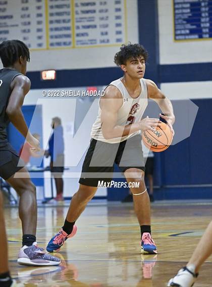 Thumbnail 3 in East Lake vs Santa Fe Catholic. (The Hoop Vibe) photogallery.