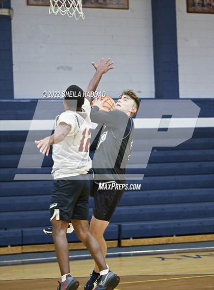 Thumbnail 3 in East Lake vs Santa Fe Catholic. (The Hoop Vibe) photogallery.