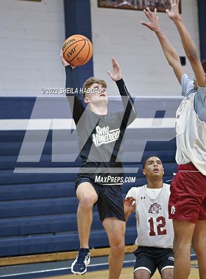 Thumbnail 2 in East Lake vs Santa Fe Catholic. (The Hoop Vibe) photogallery.