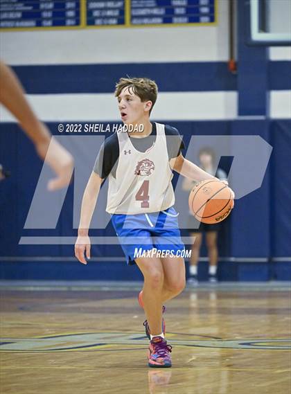 Thumbnail 2 in East Lake vs Santa Fe Catholic. (The Hoop Vibe) photogallery.