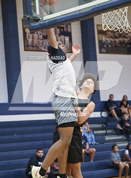 Thumbnail 3 in East Lake vs Santa Fe Catholic. (The Hoop Vibe) photogallery.