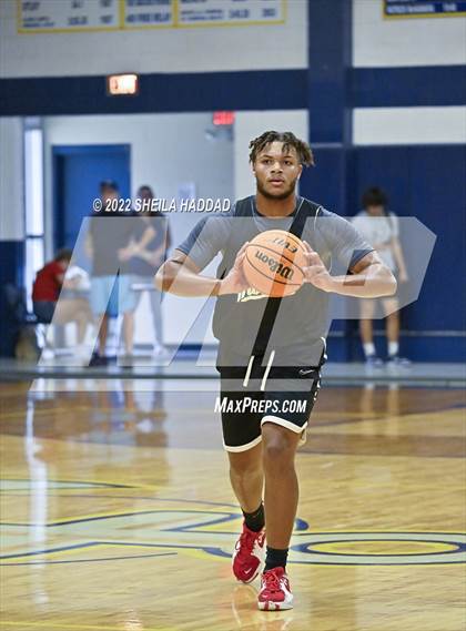 Thumbnail 2 in East Lake vs Santa Fe Catholic. (The Hoop Vibe) photogallery.