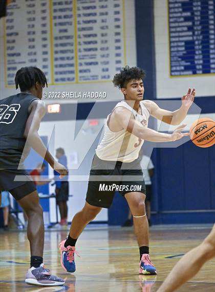 Thumbnail 3 in East Lake vs Santa Fe Catholic. (The Hoop Vibe) photogallery.