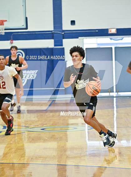 Thumbnail 3 in East Lake vs Santa Fe Catholic. (The Hoop Vibe) photogallery.