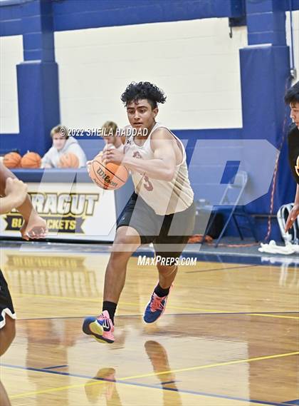 Thumbnail 3 in East Lake vs Santa Fe Catholic. (The Hoop Vibe) photogallery.