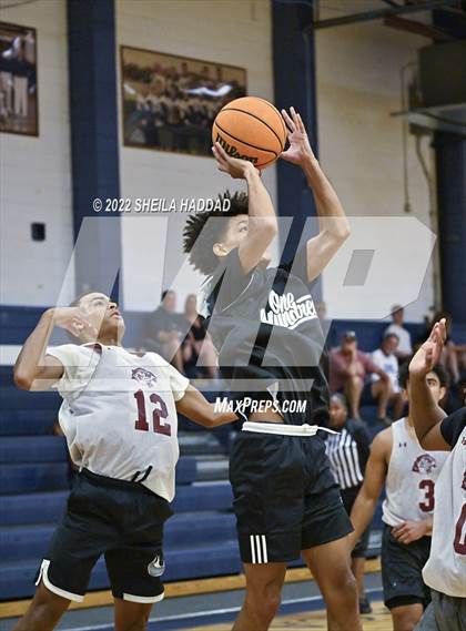Thumbnail 1 in East Lake vs Santa Fe Catholic. (The Hoop Vibe) photogallery.