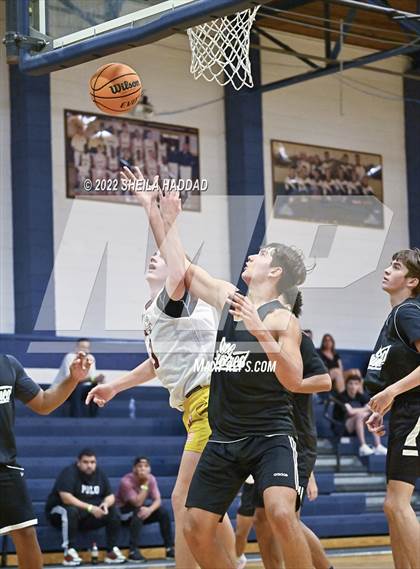 Thumbnail 2 in East Lake vs Santa Fe Catholic. (The Hoop Vibe) photogallery.