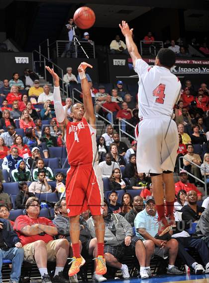 Thumbnail 2 in Etiwanda vs. Mater Dei (CIF SoCal Regional Open Division Final) photogallery.