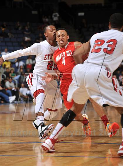 Thumbnail 3 in Etiwanda vs. Mater Dei (CIF SoCal Regional Open Division Final) photogallery.