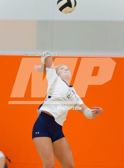 Thumbnail 2 in Fort Wayne Bishop Dwenger @ Leo (Warsaw Invite) photogallery.