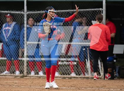 Thumbnail 2 in Los Alamitos vs. Orange Lutheran photogallery.