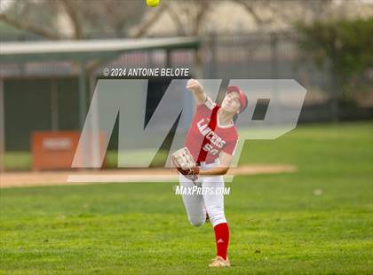 Thumbnail 2 in Los Alamitos vs. Orange Lutheran photogallery.