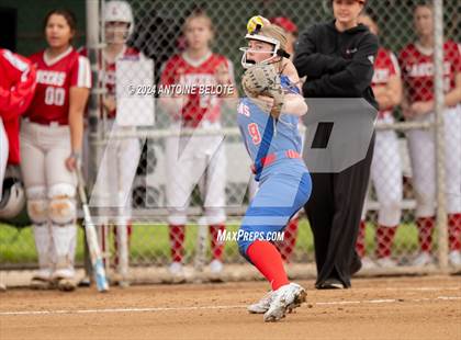 Thumbnail 2 in Los Alamitos vs. Orange Lutheran photogallery.