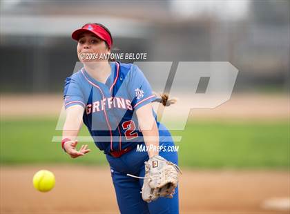 Thumbnail 1 in Los Alamitos vs. Orange Lutheran photogallery.