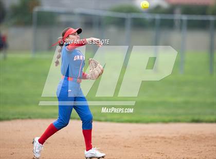 Thumbnail 2 in Los Alamitos vs. Orange Lutheran photogallery.